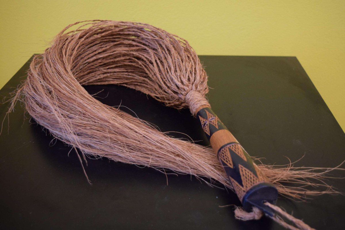 Fue (Fly Whisk)
